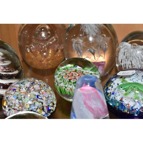 361 - A COLLECTION OF PAPERWEIGHTS, thirty one examples, to include a Caithness limited edition 'Rendezvou... 