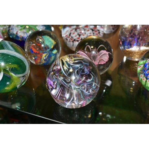 361 - A COLLECTION OF PAPERWEIGHTS, thirty one examples, to include a Caithness limited edition 'Rendezvou... 