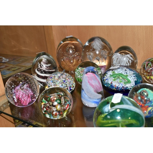 361 - A COLLECTION OF PAPERWEIGHTS, thirty one examples, to include a Caithness limited edition 'Rendezvou... 