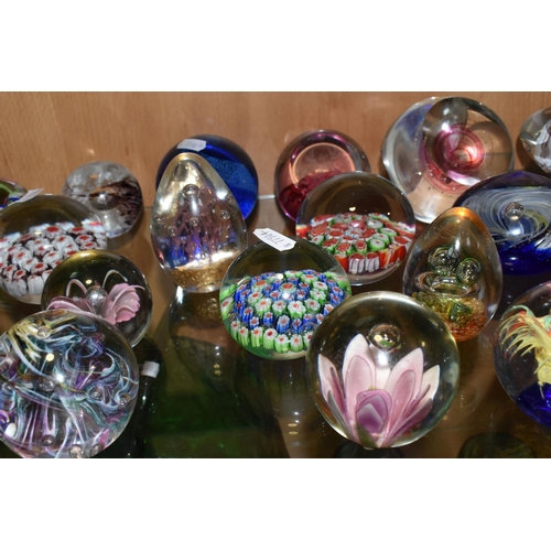 361 - A COLLECTION OF PAPERWEIGHTS, thirty one examples, to include a Caithness limited edition 'Rendezvou... 