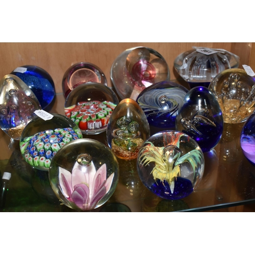 361 - A COLLECTION OF PAPERWEIGHTS, thirty one examples, to include a Caithness limited edition 'Rendezvou... 