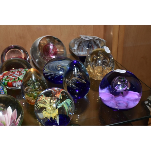 361 - A COLLECTION OF PAPERWEIGHTS, thirty one examples, to include a Caithness limited edition 'Rendezvou... 