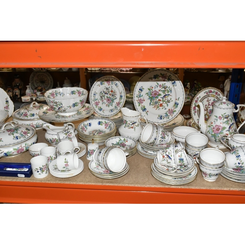 388 - A GROUP OF AYNSLEY PEMBROKE TEA AND DINNER WARES comprising fourteen tea cups, thirteen saucers (one... 