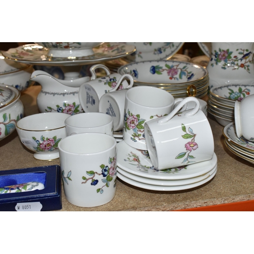 388 - A GROUP OF AYNSLEY PEMBROKE TEA AND DINNER WARES comprising fourteen tea cups, thirteen saucers (one... 