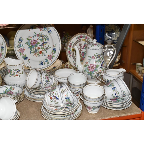 388 - A GROUP OF AYNSLEY PEMBROKE TEA AND DINNER WARES comprising fourteen tea cups, thirteen saucers (one... 