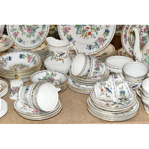 388 - A GROUP OF AYNSLEY PEMBROKE TEA AND DINNER WARES comprising fourteen tea cups, thirteen saucers (one... 