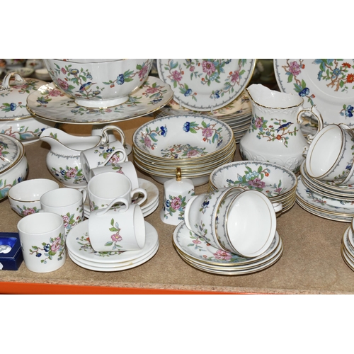 388 - A GROUP OF AYNSLEY PEMBROKE TEA AND DINNER WARES comprising fourteen tea cups, thirteen saucers (one... 