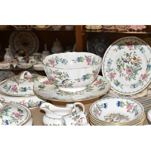 388 - A GROUP OF AYNSLEY PEMBROKE TEA AND DINNER WARES comprising fourteen tea cups, thirteen saucers (one... 