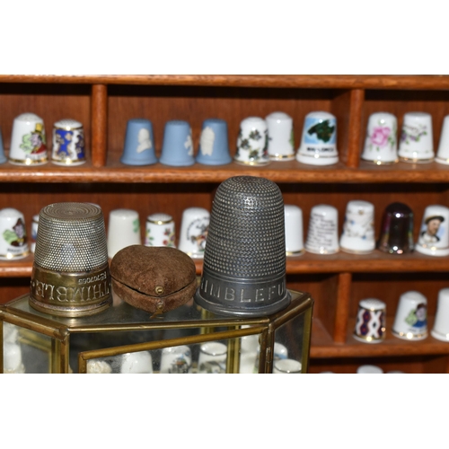 409 - ONE BOX AND LOOSE DISPLAYS OF THIMBLES to include approximately two hundred assorted metal, silver, ... 