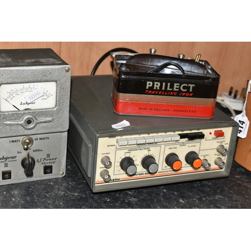 414 - A GROUP OF VINTAGE ELECTRONICS to include a vintage Zenith variance transformer, a portable Bush BP8... 