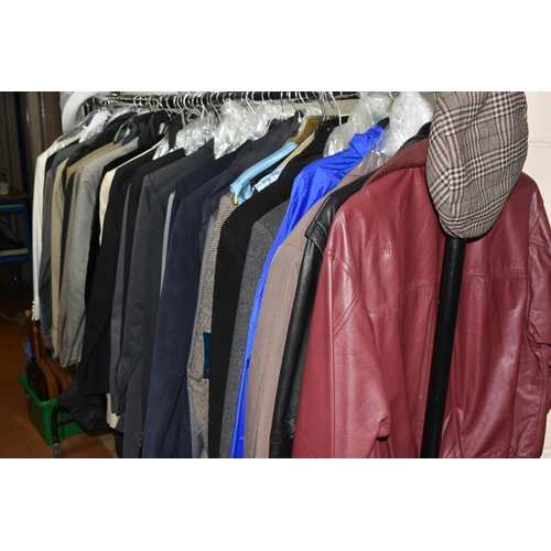 418 - A GROUP OF MEN'S HIGH STREET SUITS AND JACKETS to include approximately twenty-eight suits from UK h... 