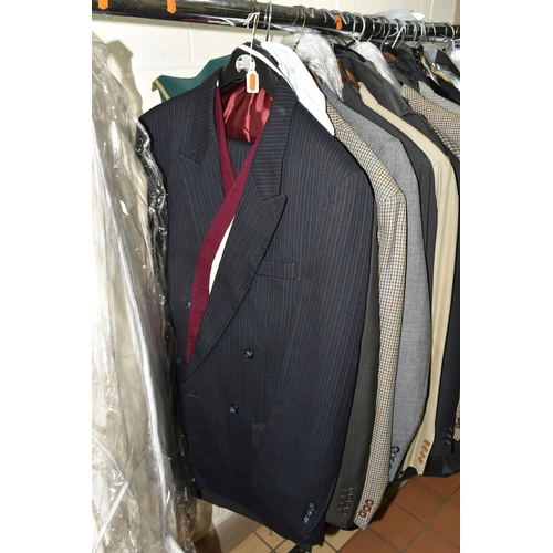 418 - A GROUP OF MEN'S HIGH STREET SUITS AND JACKETS to include approximately twenty-eight suits from UK h... 