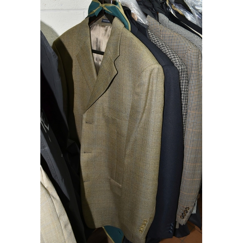 418 - A GROUP OF MEN'S HIGH STREET SUITS AND JACKETS to include approximately twenty-eight suits from UK h... 