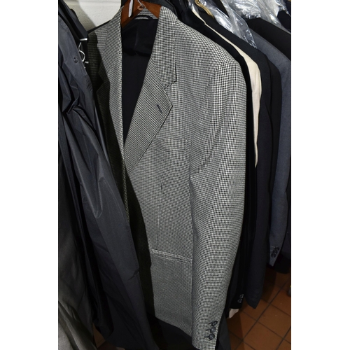 418 - A GROUP OF MEN'S HIGH STREET SUITS AND JACKETS to include approximately twenty-eight suits from UK h... 