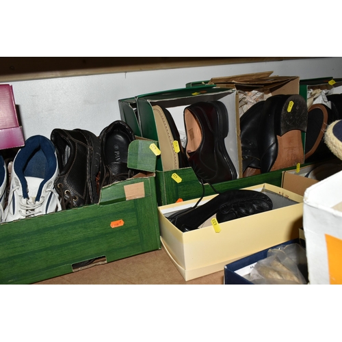 433 - THREE BOXES AND LOOSE MENS' FOOTWEAR, to include sizes 6, 7 and 7.5 canvas pumps/shoes M&S with tags... 