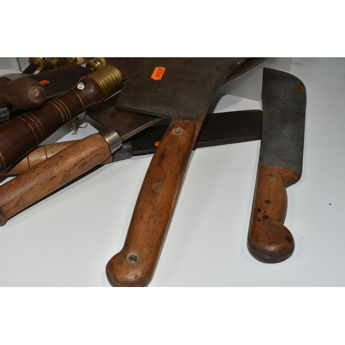 480 - A LARGE QUANTITY OF VINTAGE BUTCHER TOOLS to include fourteen antler handled knife sharpeners, many ... 