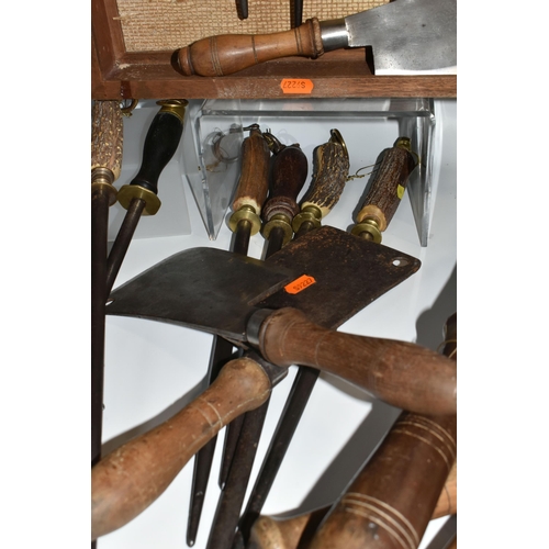 480 - A LARGE QUANTITY OF VINTAGE BUTCHER TOOLS to include fourteen antler handled knife sharpeners, many ... 