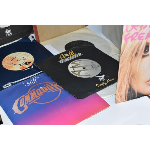 484 - A BOX OF APPROXIMATELY ONE HUNDRED 45 RPM SINGLES to include Bonnie Tyler Holding Out for A Hero, Bo... 