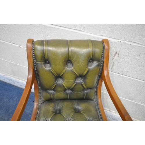 1222 - A 20TH CENTURY GREEN LEATHER BUTTONED OFFICE CHAIR (condition report: missing castor, surface marks,... 