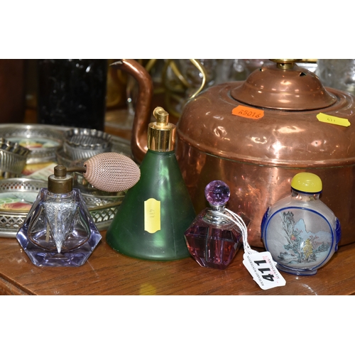 411 - A GROUP OF LOOSE GLASS AND METALWARES to include two copper kettles to include an early electric ket... 