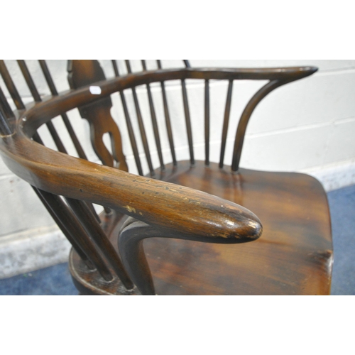 1219 - AN EARLY 20TH CENTURY ELM WINDSOR ARMCHAIR, with a central splat back, spindle supports, shaped seat... 