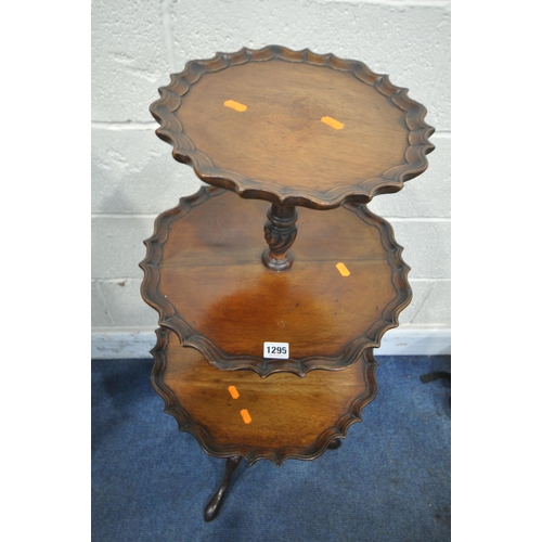 1295 - A GEORGIAN MAHOGANY THREE TIER GRADUATED DUMB WAITER, with wavy dish tops to each tier, on tripod le... 