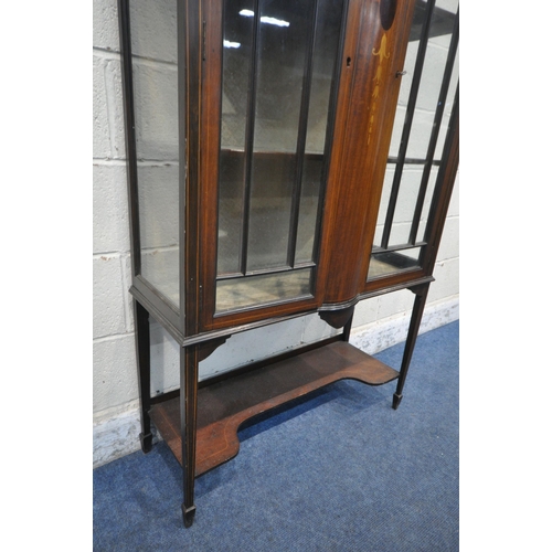 1250 - AN EDWARDIAN MAHOGANY AND INLAID DOUBLE DOOR DISPLAY CABINET, on square tapered legs, spade feet, un... 