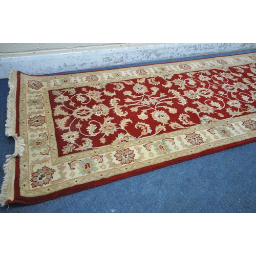 1264 - A SECOND HALF 20TH CENTURY KESHAN RED AND CREAM CARPET RUNNER, 377cm x 97cm (condition report: measu... 