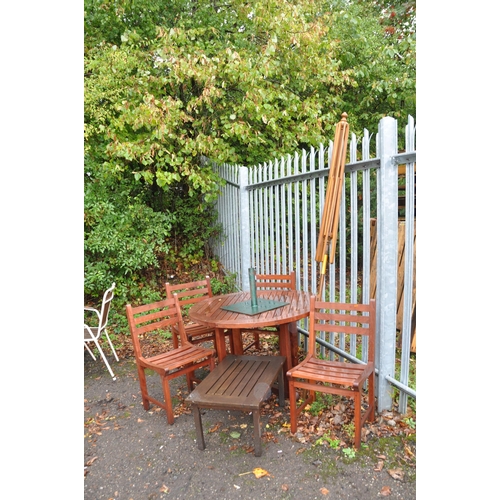 1011 - A MODERN TEAK GARDEN TABLE, FOUR MATCHING CHAIRS, occasional table and a parasol frame with metal ba... 