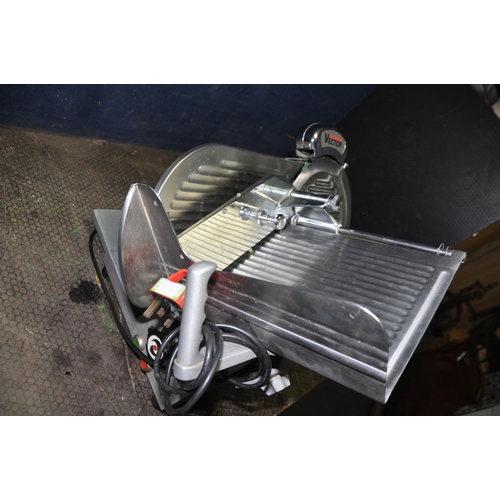 1051 - A VECTOR VB-6 INDUSTRIAL MEAT SLICER with a 12in cutting blade (PAT pass and working)