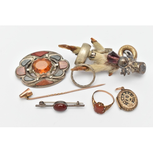 68 - AN ASSORTMENT OF LATE 19TH AND EARLY 20TH CENTURY JEWELLERY, to include a silver mounted grouse foot... 