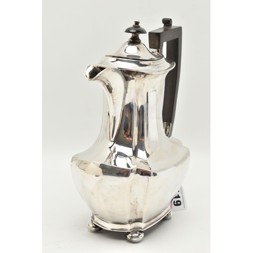 119 - A GEORGE V SILVER COFFEE POT, faceted polished design, fitted with an ebonised handle and finial, ra... 