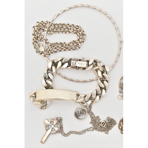 86 - AN ASSORTMENT OF SILVER AND WHITE METAL JEWELLERY, to include a large silver ID bracelet, a silver b... 