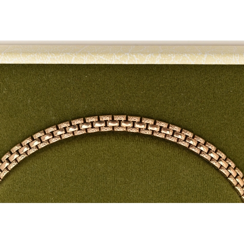 91 - A 9CT GOLD BRICK LINK CHAIN, with polished and textured links, fitted with a spring clasp, hallmarke... 