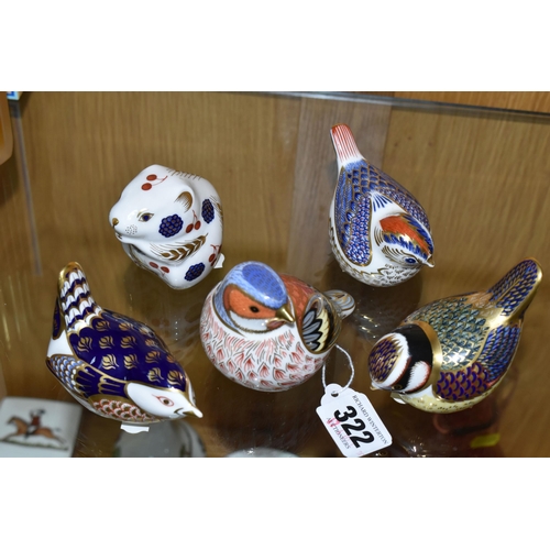 322 - A COLLECTION OF FIVE ROYAL CROWN DERBY IMARI PAPERWEIGHTS, comprising 'Harvest Mouse' with white cer... 