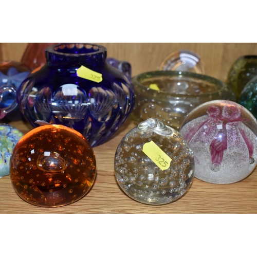 325 - A COLLECTION OF COLOURED GLASS AND PAPERWEIGHTS, comprising a green 'Dump Glass' paperweight, a Cait... 