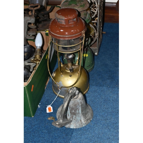 337 - TWO BOXES AND LOOSE METALWARE AND TILLY LAMPS, to include a Tilly lamp 'Guardsman Storm' with brown ... 