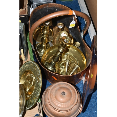 339 - TWO BOXES AND LOOSE METALWARE, to include a copper coal basket, platter and tea caddy, brass candle ... 