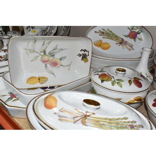 343 - A LARGE QUANTITY OF ROYAL WORCESTER 'EVESHAM' PATTERN DINNERWARE, comprising four covered casserole ... 