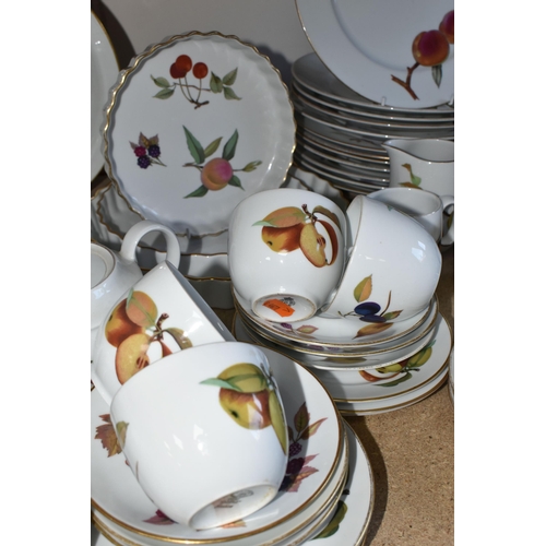 343 - A LARGE QUANTITY OF ROYAL WORCESTER 'EVESHAM' PATTERN DINNERWARE, comprising four covered casserole ... 