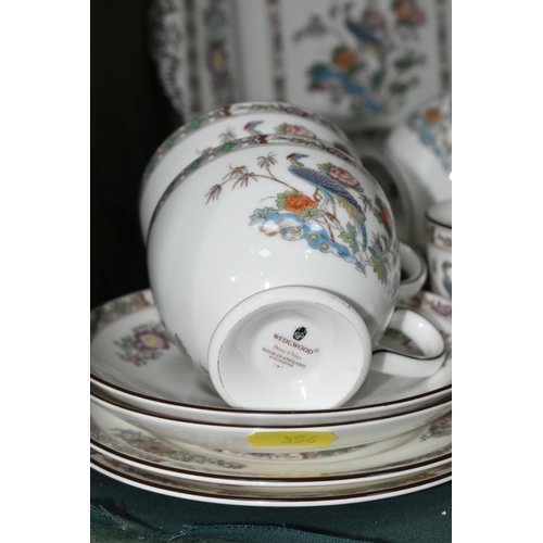 356 - A TWENTY SIX PIECE WEDGWOOD KUTANI CRANE TEA SET, comprising a cream jug, a covered sugar bowl, a ca... 