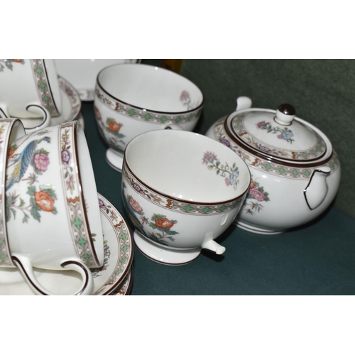 356 - A TWENTY SIX PIECE WEDGWOOD KUTANI CRANE TEA SET, comprising a cream jug, a covered sugar bowl, a ca... 