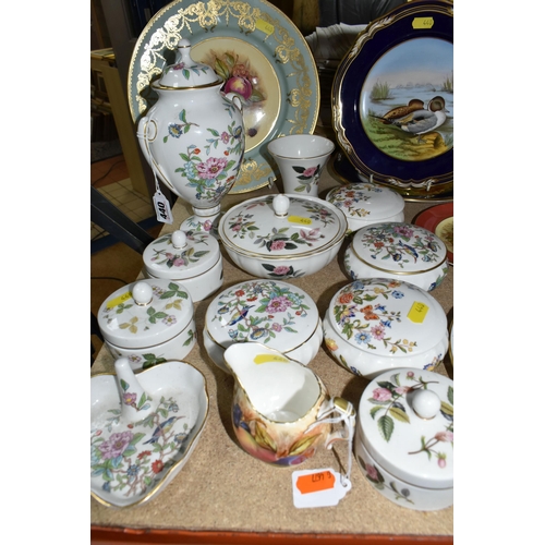 440 - A GROUP OF MOSTLY AYNSLEY GIFTWARE to include a group of Aynsley Pembroke giftware comprising a lidd... 