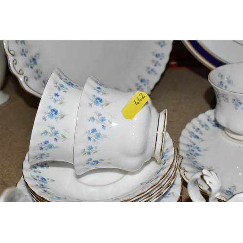 442 - A COLLECTION OF TEA AND DINNER WARES to include a Royal Doulton 'Burgundy' tea and dinner service co... 