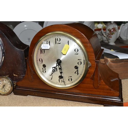 465 - ONE BOX AND LOOSE MANTEL CLOCKS AND CLOCK PARTS, to include an art deco style hat shaped wooden mant... 