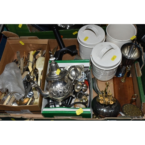 471 - TWO BOXES AND LOOSE METALWARE, to include a five piece wrought iron and brass freestanding fireside ... 