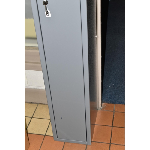 476 - A BRATTONSOUND METAL GUN SAFE, with sections for up to five guns, height 130.5cm x width 26.5cm x de... 