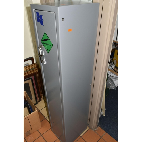 476 - A BRATTONSOUND METAL GUN SAFE, with sections for up to five guns, height 130.5cm x width 26.5cm x de... 