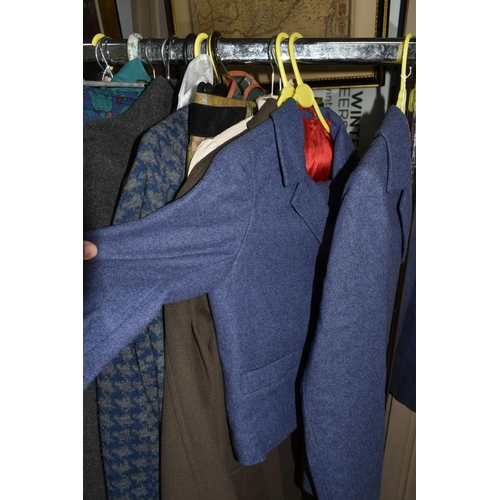 484 - A QUANTITY OF LADIES' AND MEN'S CLOTHING, to include men's suits, trousers and jackets, brands to in... 