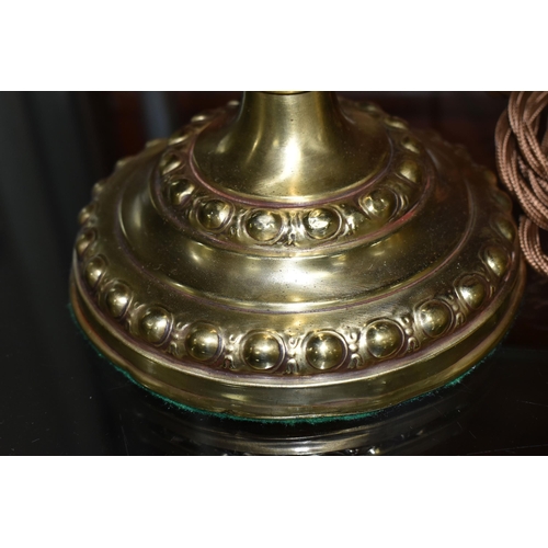 486 - A BRASS GIMBAL TABLE LAMP, height 43cm (1) (Condition Report: appears ok, untested, some tiny dents ... 